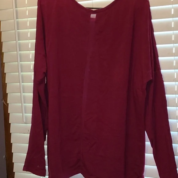 Old Navy Active Raspberry Color XXL Top - Picture 2 of 4